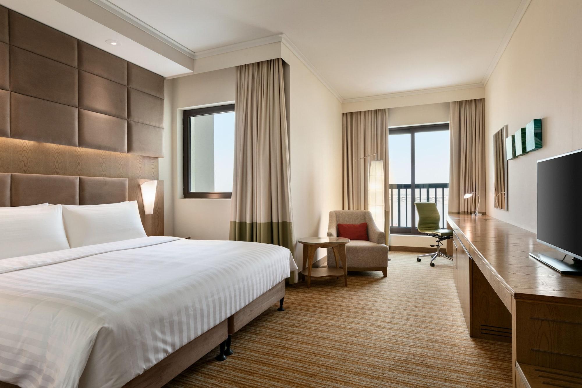 Traders Hotel, Hotel 4*