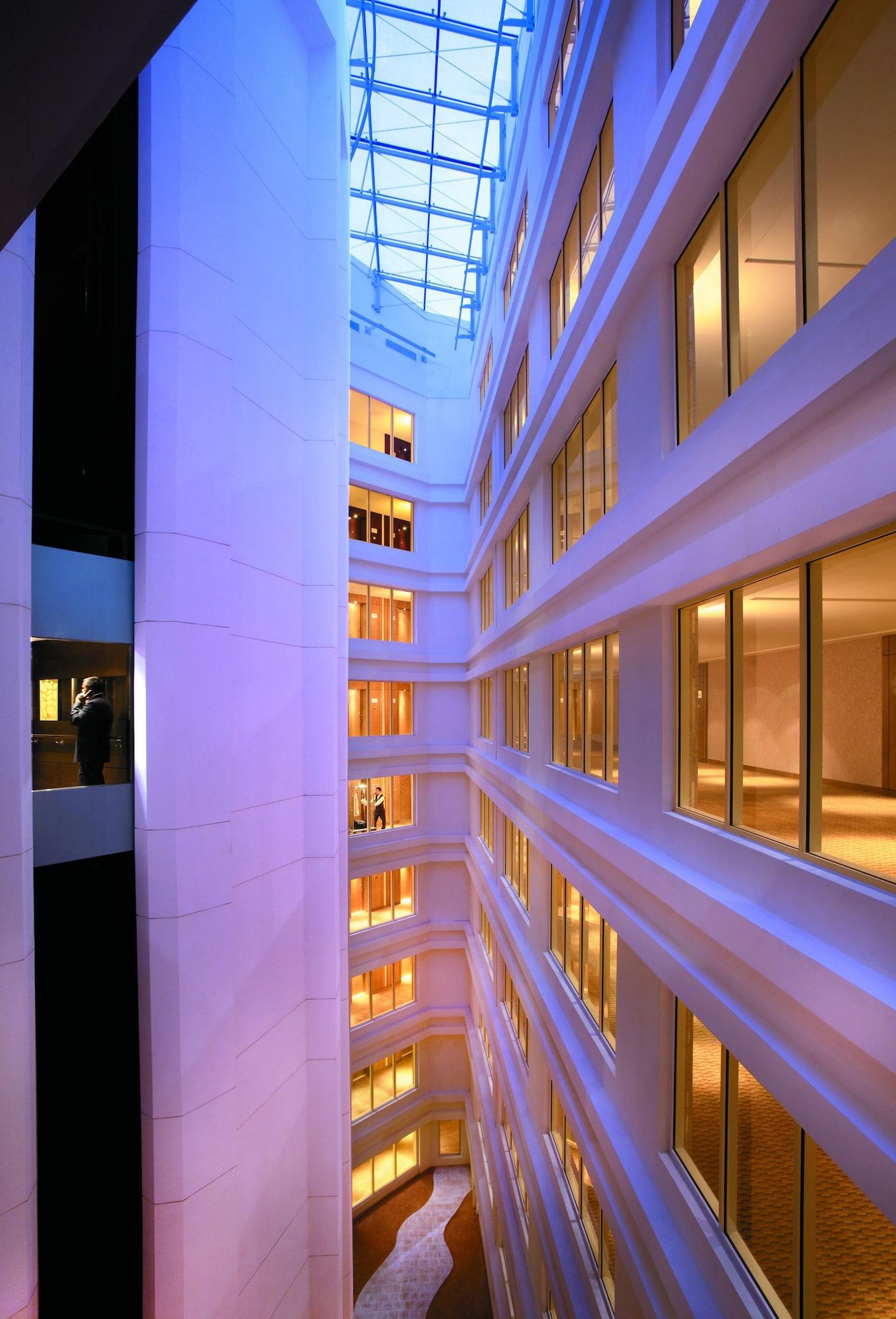 Traders Hotel, Hotel 4*