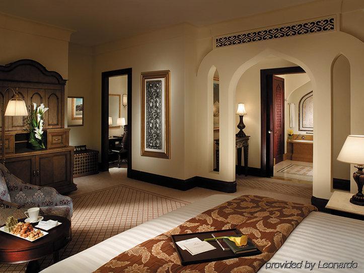 Hotel Traders Hotel,