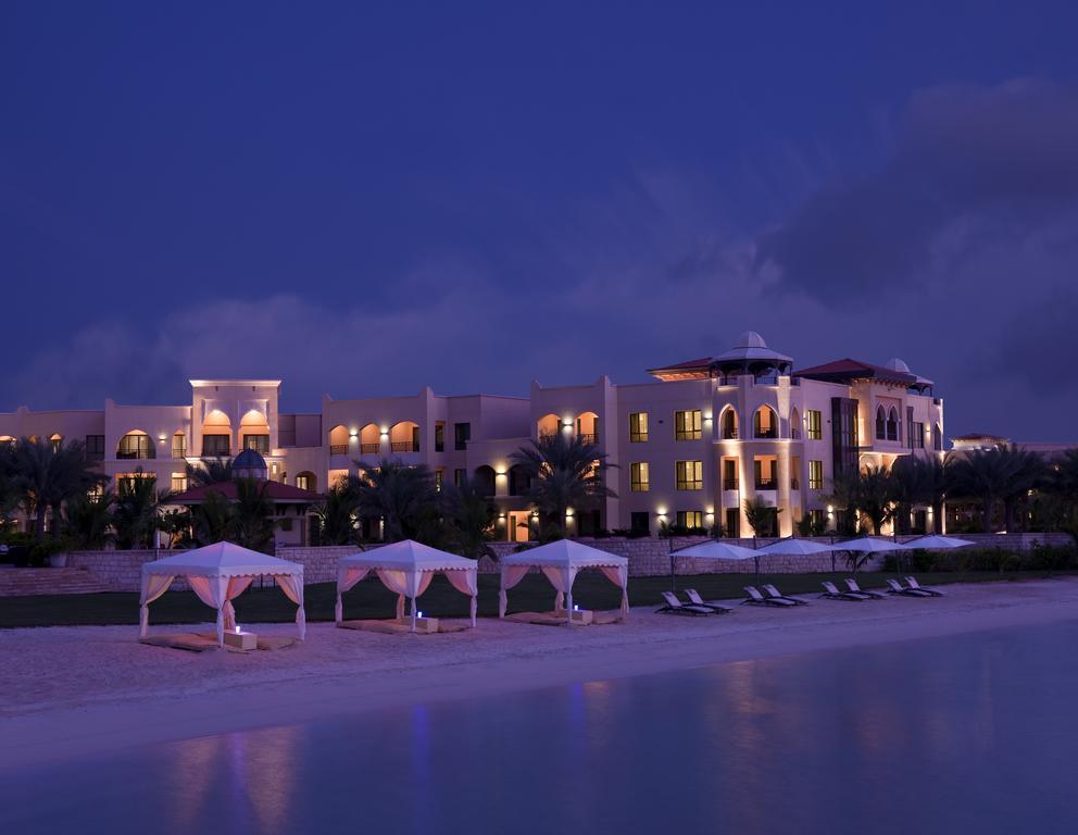 Traders Hotel, 4*